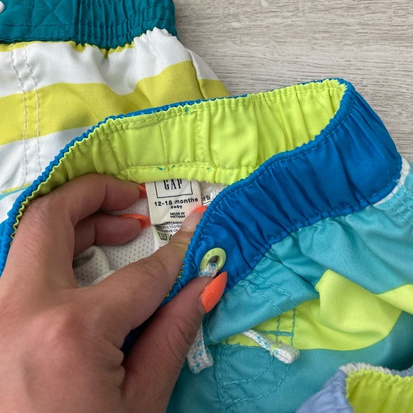 Baby boys swim trunks bundle size 12-18 months EUC from GAP & Carters - Picture 3 of 4